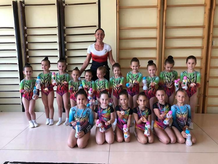 15 медала за състезателите на „Мега спорт“ от национален турнир по аеробика