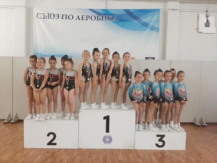 15 медала за състезателите на „Мега спорт“ от национален турнир по аеробика