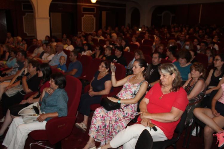 Ансамбъл „Хасково“ постави финал на творческия сезон с два концерта