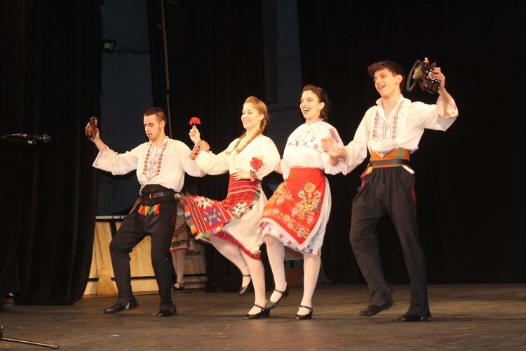 Ансамбъл „Хасково“ постави финал на творческия сезон с два концерта