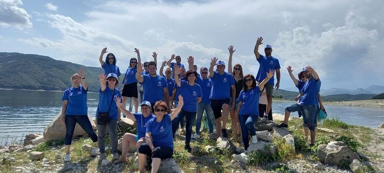 555 555 шаранчета пуснаха в яз."Кърджали" кандидатите за народни представители от ГЕРБ от 9 МИР