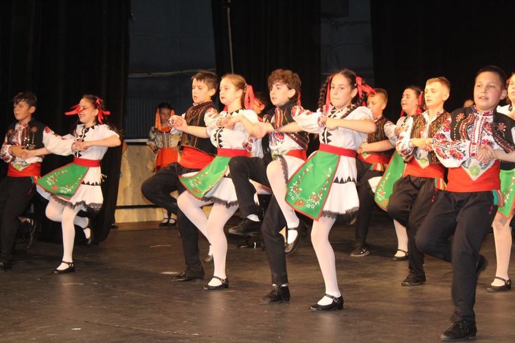 Ансамбъл „Хасково“ постави финал на творческия сезон с два концерта