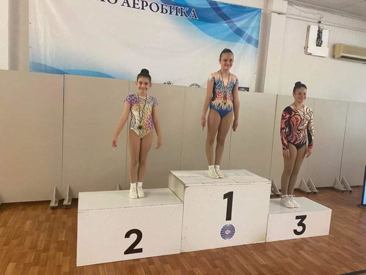 Всички 19 състезатели на „Виолена“ с медали от Национален турнир 