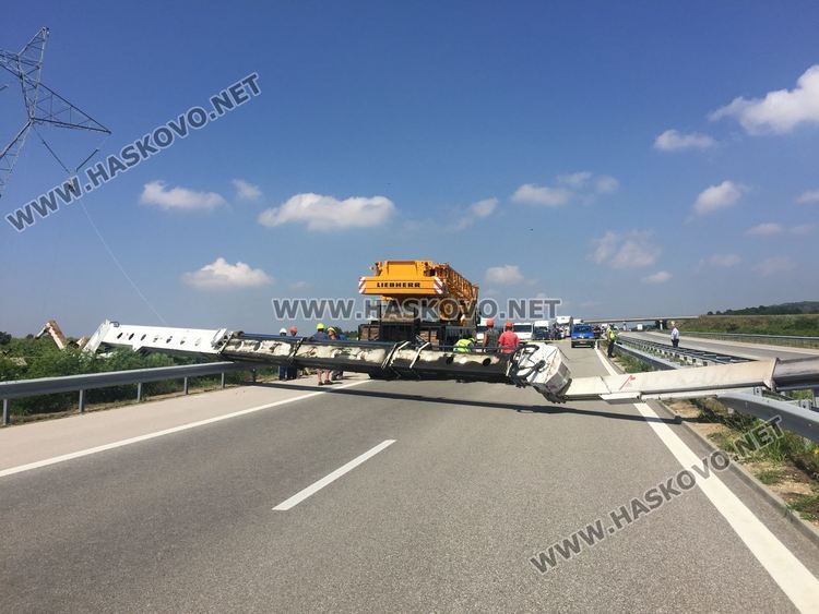 Обърната вишка затвори платното към Харманли на АМ ”Марица”