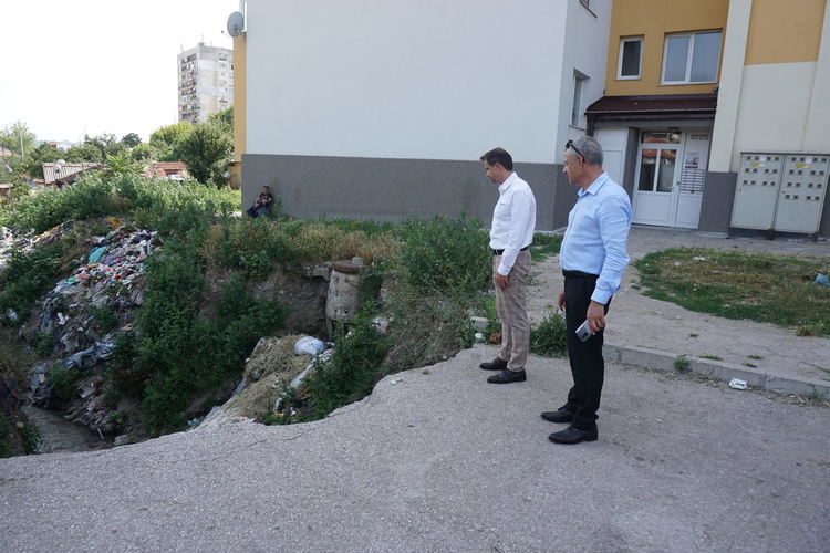 Хасковлии се жалват от боклуци на улица „Акация“ и край блок 42 в „Орфей“