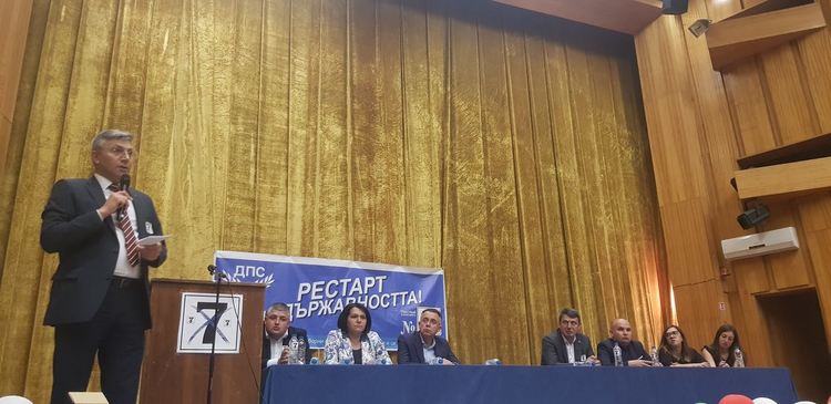 Мустафа Карадайъ се срещна с 400 младежи от региона