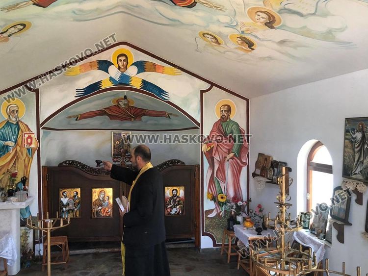 Тържествен водосвет и курбан на Петровден до параклиса край Конуш