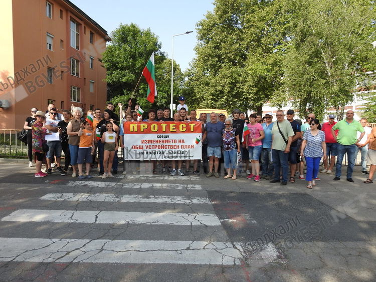 Жители на кв."Байкал" с жалба-протест до президент и премиер,заради готвеното застрояване