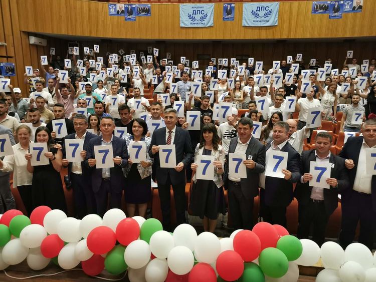 Мустафа Карадайъ се срещна с 400 младежи от региона