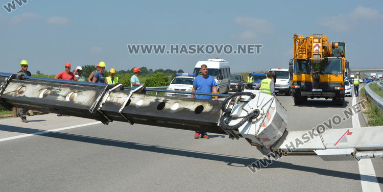 Обърната вишка затвори платното към Харманли на АМ ”Марица”