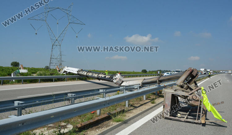 Обърната вишка затвори платното към Харманли на АМ ”Марица”