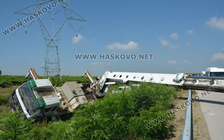 Обърната вишка затвори платното към Харманли на АМ ”Марица”