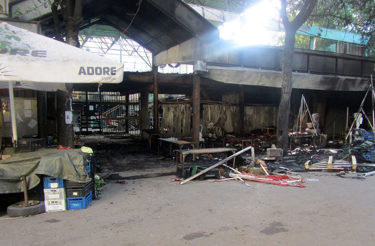 Главен комисар Николай Николов на втори оглед на горялото закрито тържище в Перник