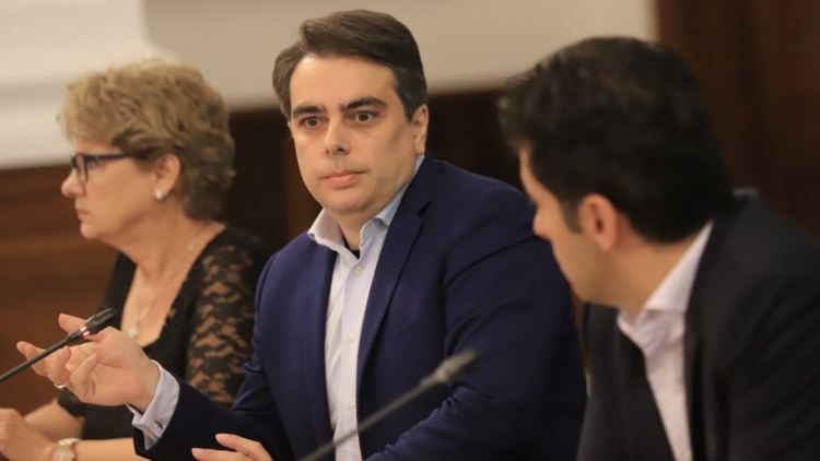 Министър Петков ще съди двама шефове от ББР, извини се на съда за становището си по казуса