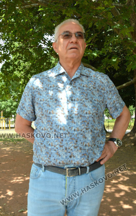 Разкопаха тревното покритие на стадион „Младост“