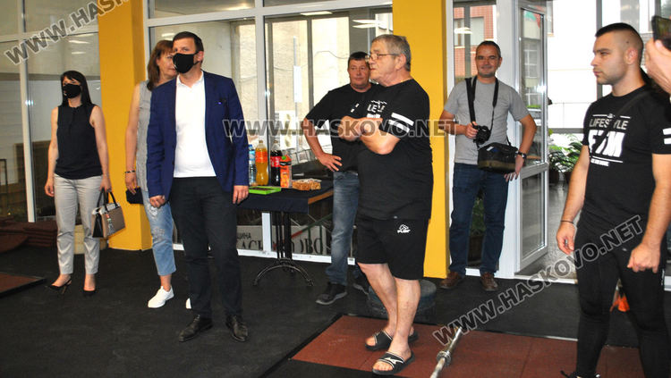 Хасковските шампиони по вдигане на тежести вече тренират в обновена зала 