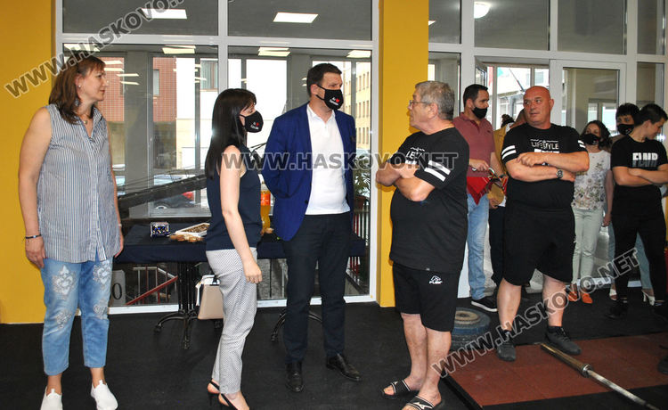 Хасковските шампиони по вдигане на тежести вече тренират в обновена зала 