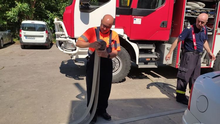 Доброволците от "Асеневци" се обучиха как да гасят пожари (снимки)