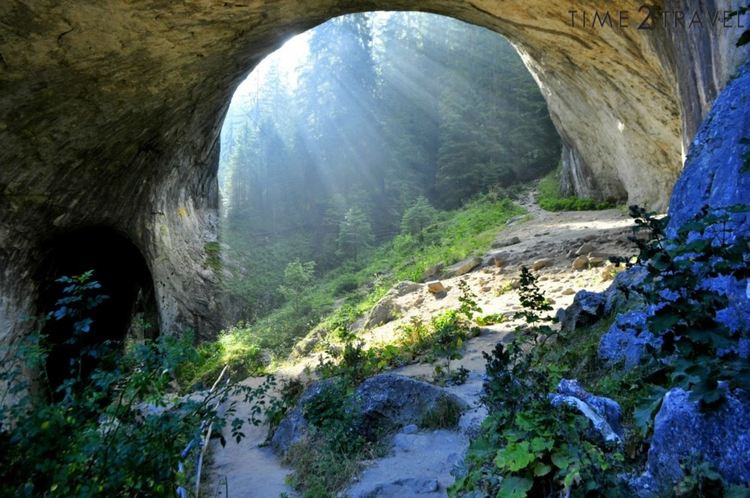 Отпуснаха пари за ремонт на пътя до Чудните мостове. За какво и до къде ще стигнат?