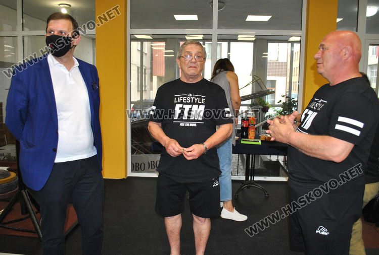 Хасковските шампиони по вдигане на тежести вече тренират в обновена зала 