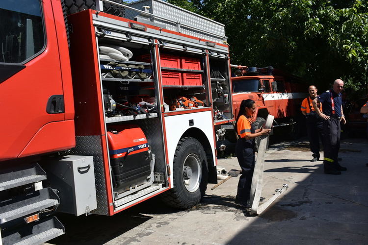 Доброволците от "Асеневци" се обучиха как да гасят пожари (снимки)