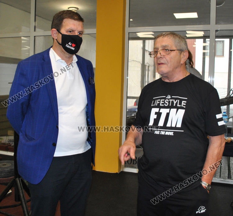 Хасковските шампиони по вдигане на тежести вече тренират в обновена зала 