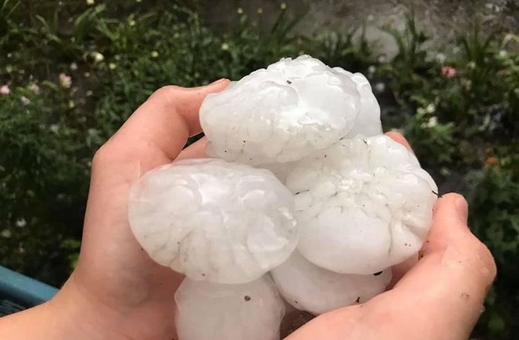 Градушка почти като топки за тенис удари Главатарци, в Кърджали бе като лешник