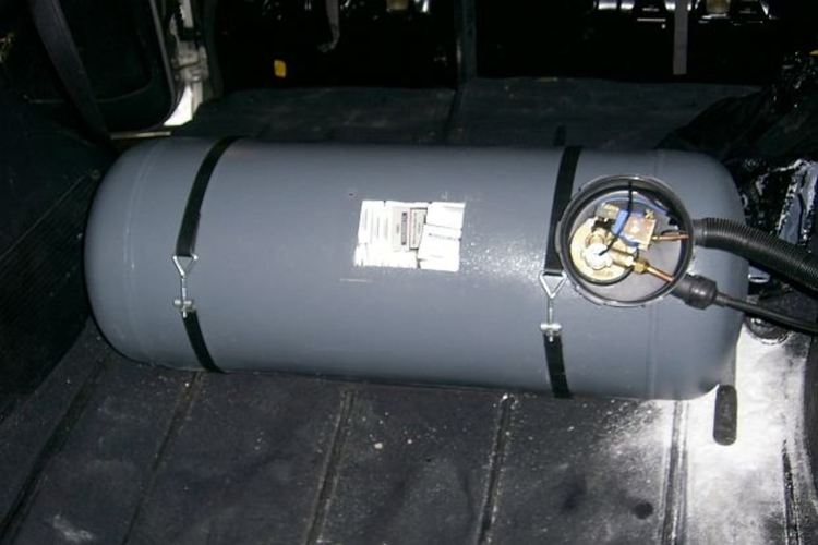 Теч на газ от автомобил вдигна на крак пожарникарите