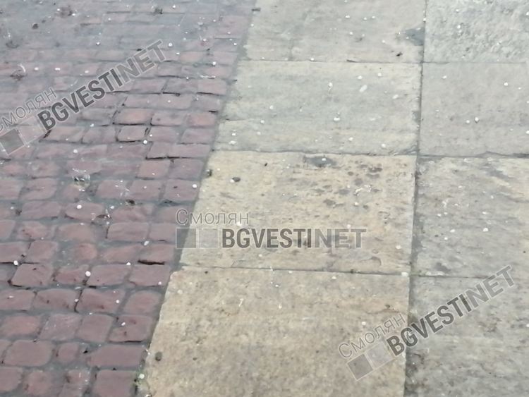 Силна гръмотевична буря се разрази над Смолян