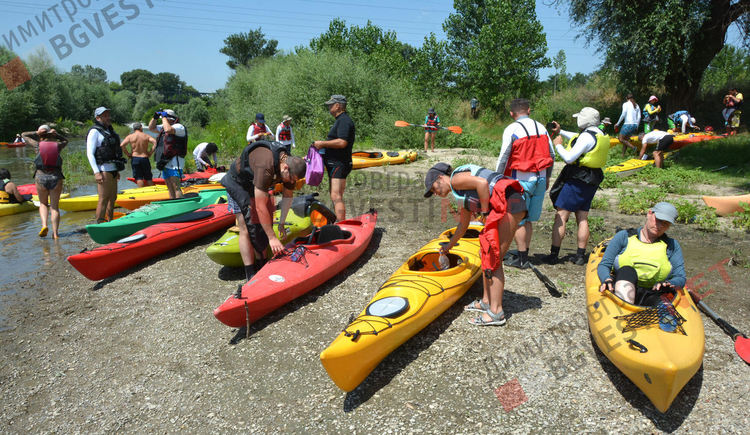 Каяци "превземат" водите на река Марица при Димитровград