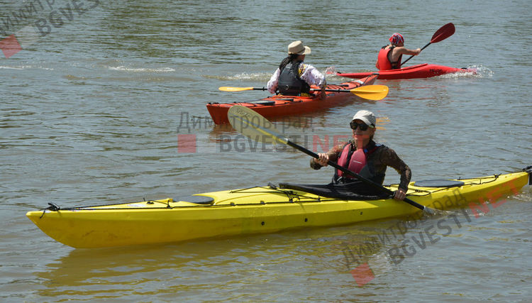 Каяци "превземат" водите на река Марица при Димитровград