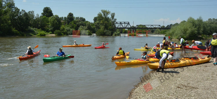 Каяци "превземат" водите на река Марица при Димитровград