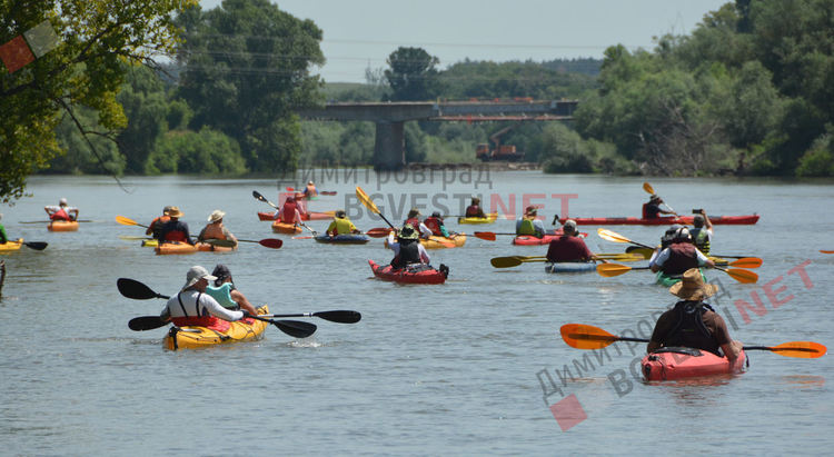 Каяци "превземат" водите на река Марица при Димитровград