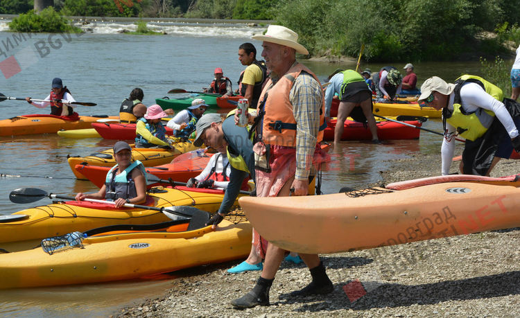 Каяци "превземат" водите на река Марица при Димитровград