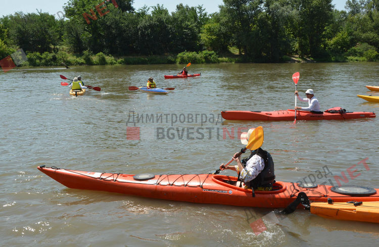 Каяци "превземат" водите на река Марица при Димитровград