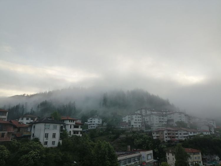 Захлаждане, облаци и дъжд с гръмотевици