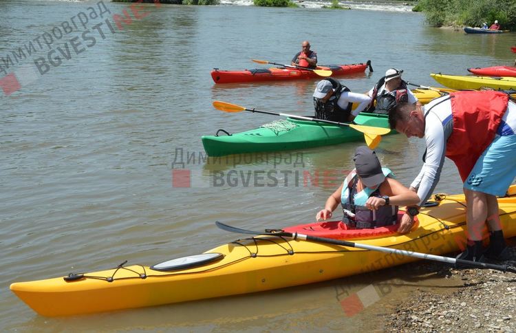 Каяци "превземат" водите на река Марица при Димитровград