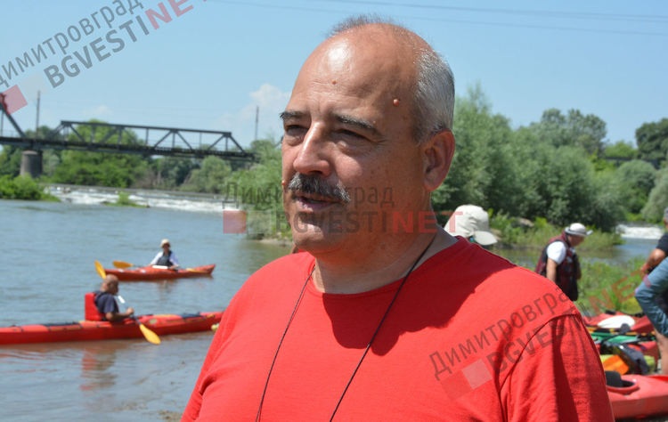 Каяци "превземат" водите на река Марица при Димитровград