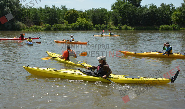 Каяци "превземат" водите на река Марица при Димитровград
