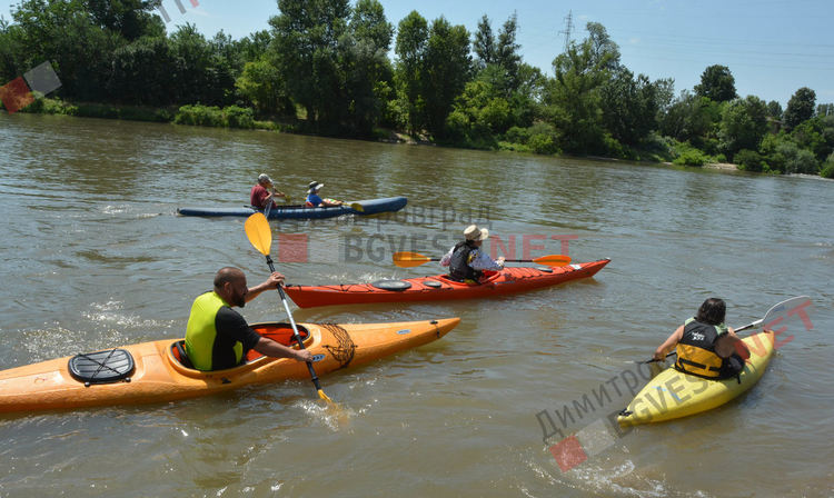 Каяци "превземат" водите на река Марица при Димитровград