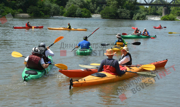 Каяци "превземат" водите на река Марица при Димитровград