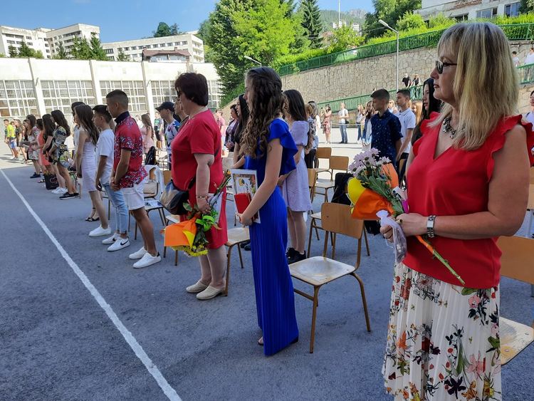 Основните училища в Смолян тържествено изпратиха седмокласниците си /ГАЛЕРИЯ/
