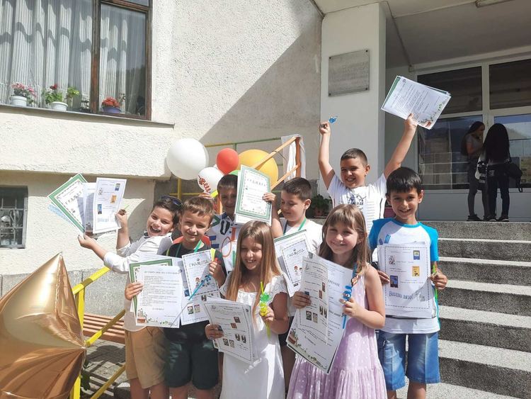 Основните училища в Смолян тържествено изпратиха седмокласниците си /ГАЛЕРИЯ/