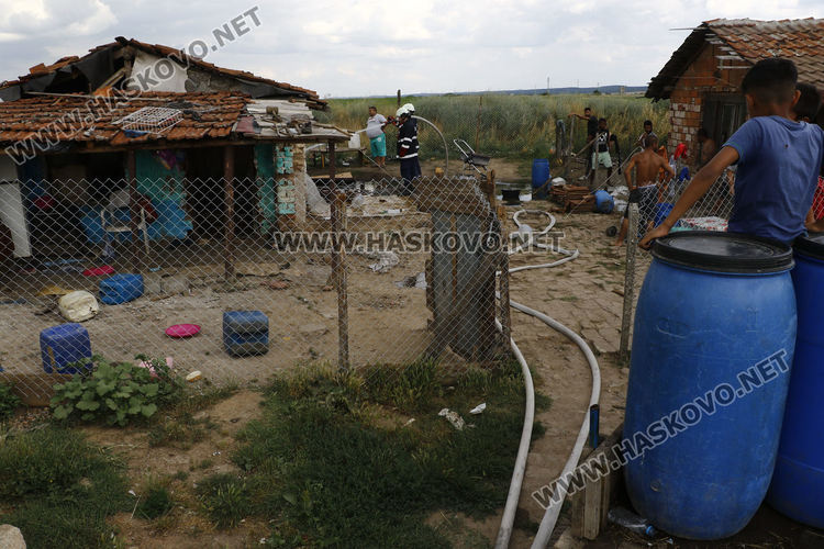 Част от барака рухна в ромската махала на с.Узунджово при пожар