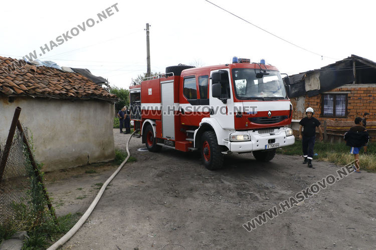 Част от барака рухна в ромската махала на с.Узунджово при пожар