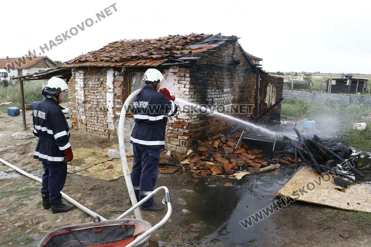 Част от барака рухна в ромската махала на с.Узунджово при пожар