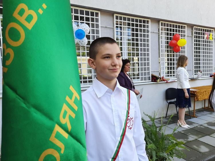 Основните училища в Смолян тържествено изпратиха седмокласниците си /ГАЛЕРИЯ/