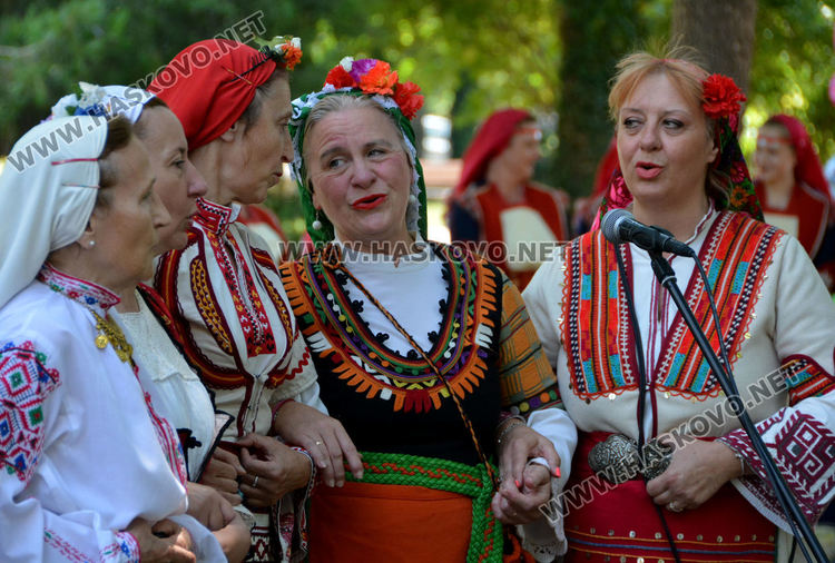 Спомени и песни за бежанците от Тракия и Македония събраха наследниците им в Градската градина