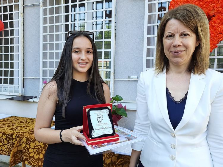 Основните училища в Смолян тържествено изпратиха седмокласниците си /ГАЛЕРИЯ/