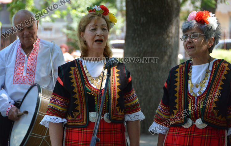 Спомени и песни за бежанците от Тракия и Македония събраха наследниците им в Градската градина